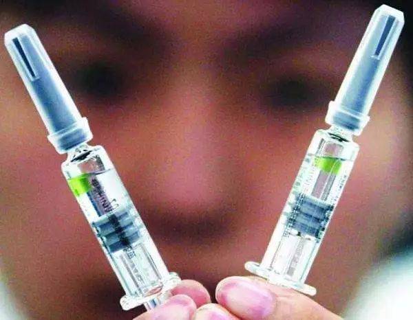 透明聚丙烯注射器图片